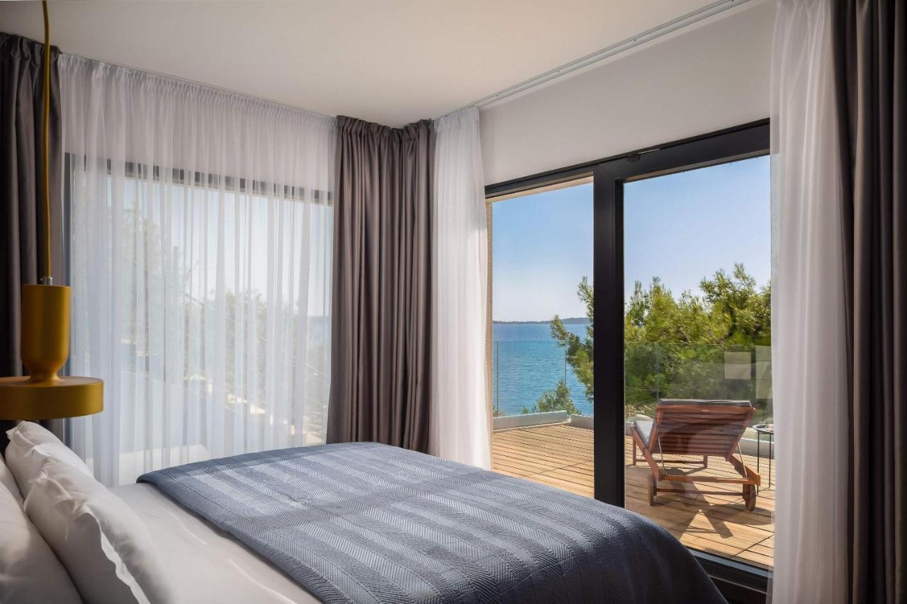 Beachfront Villa Extravaganza With Infinity Pool Vinisce Exterior photo