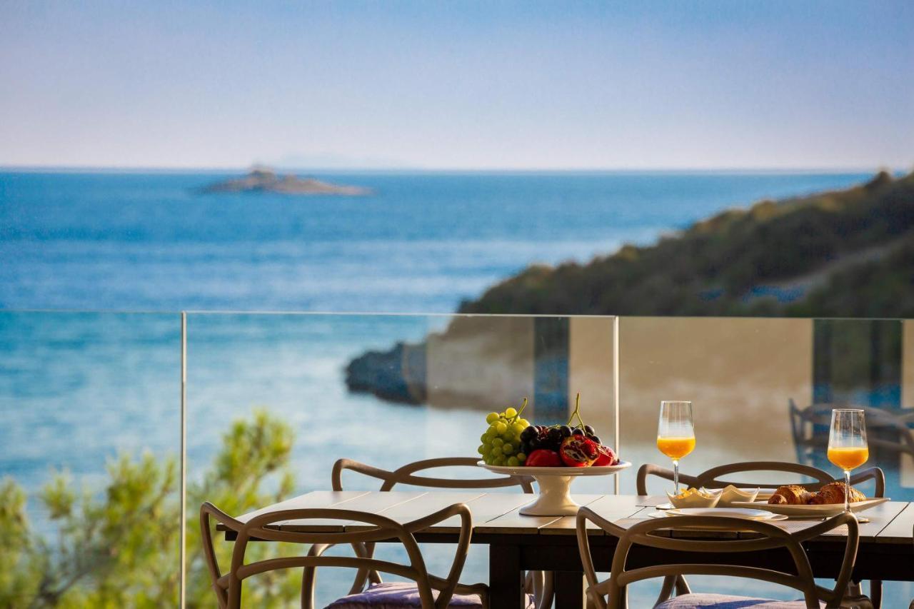 Beachfront Villa Extravaganza With Infinity Pool Vinisce Exterior photo